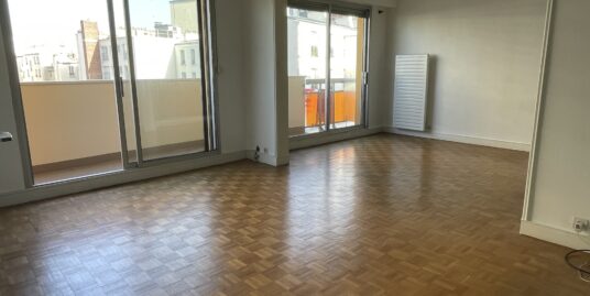 PARIS 12ème : T4 DE 96 M² AVEC ASCENSEUR, BALCON DE 14 M², 2 SDSB, 2 CAVES ET PARKING