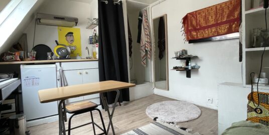 Paris 18ème : beau studio de 12,80 m² très lumineuse